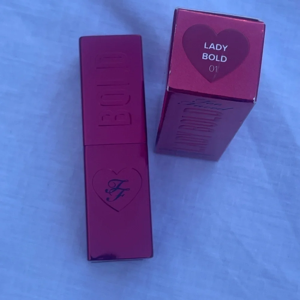 Too Faced Lady Bold ‘Em-Power Pigment Lipstick Full Size